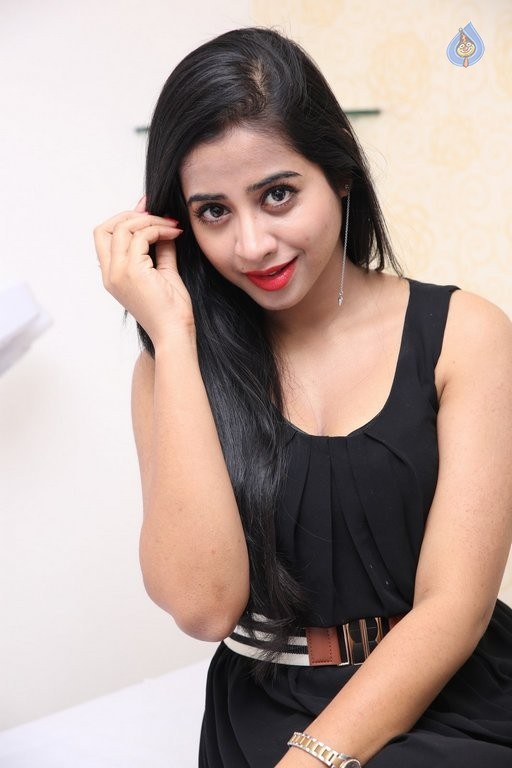 Swathi Dixit Latest Pics - 21 / 50 photos