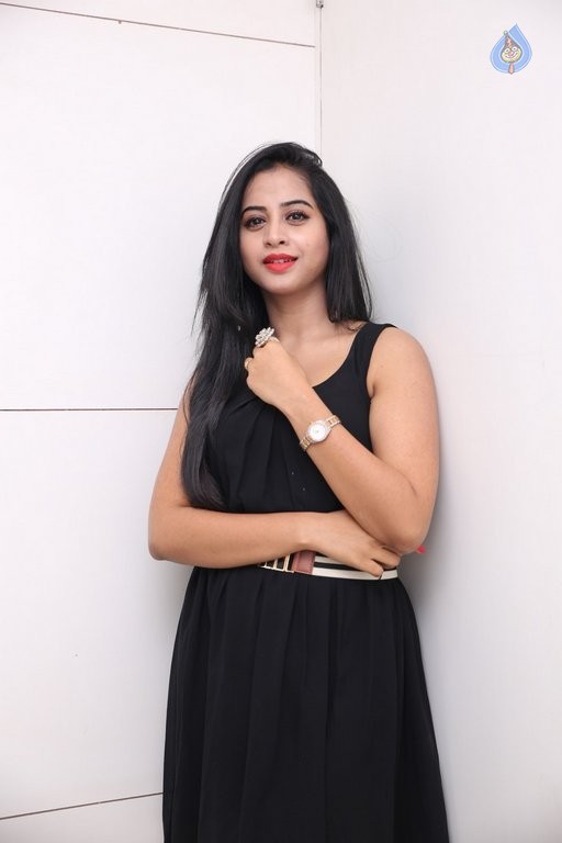 Swathi Dixit Latest Pics - 26 / 50 photos
