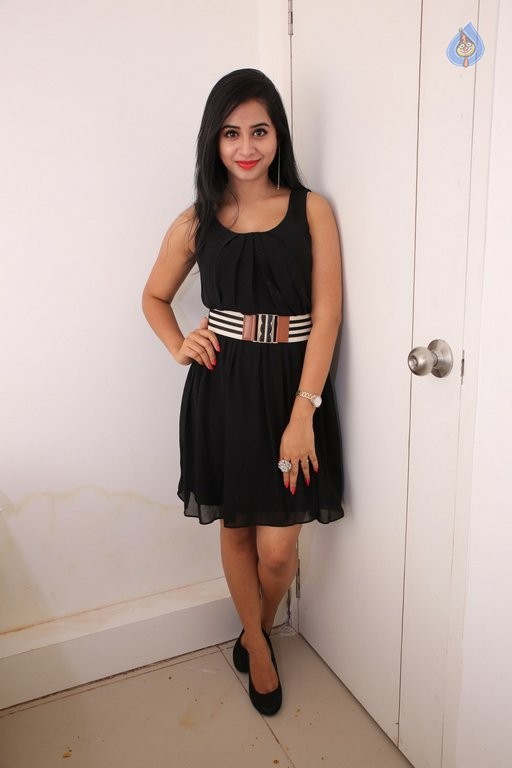 Swathi Dixit Latest Pics - 29 / 50 photos