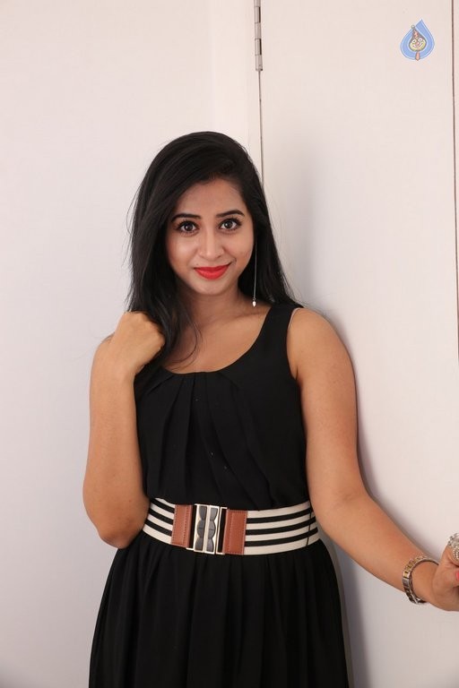 Swathi Dixit Latest Pics - 41 / 50 photos