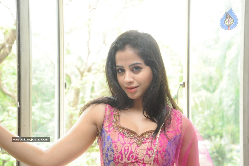 Swathi Dixit New Gallery - 20 / 70 photos