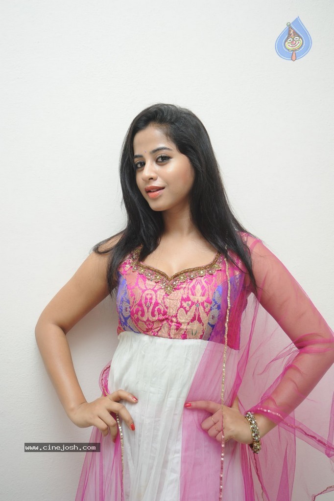 Swathi Dixit New Gallery - 26 / 70 photos