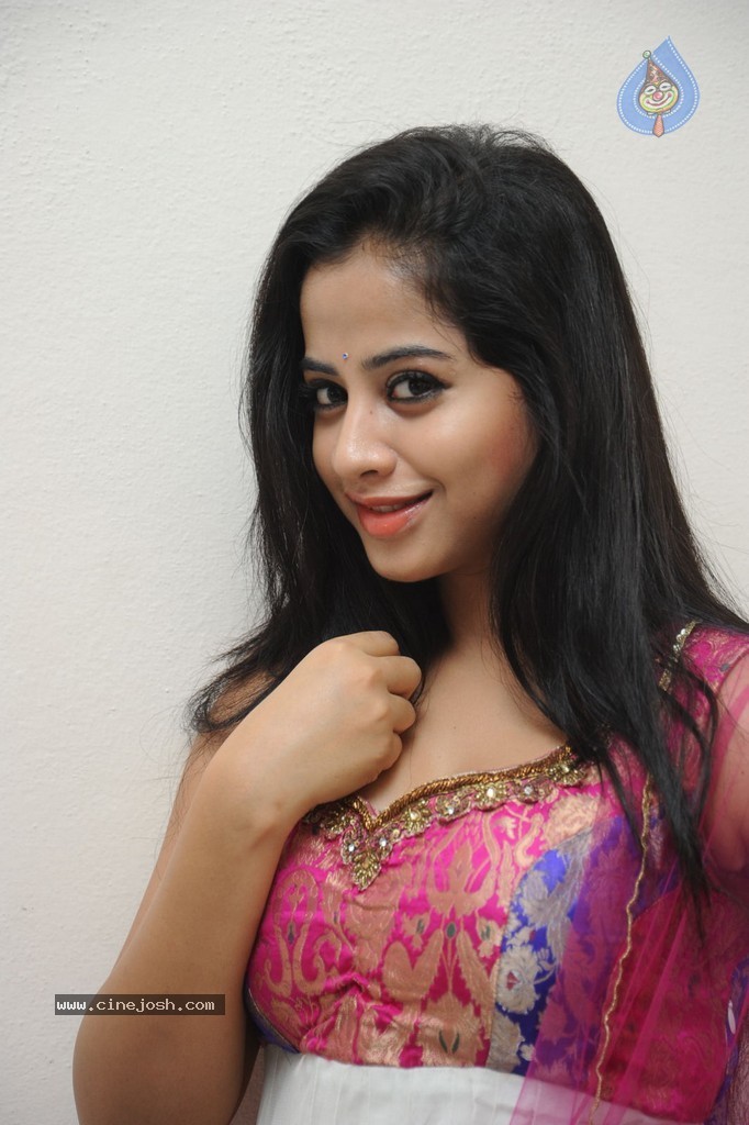Swathi Dixit New Gallery - 33 / 70 photos