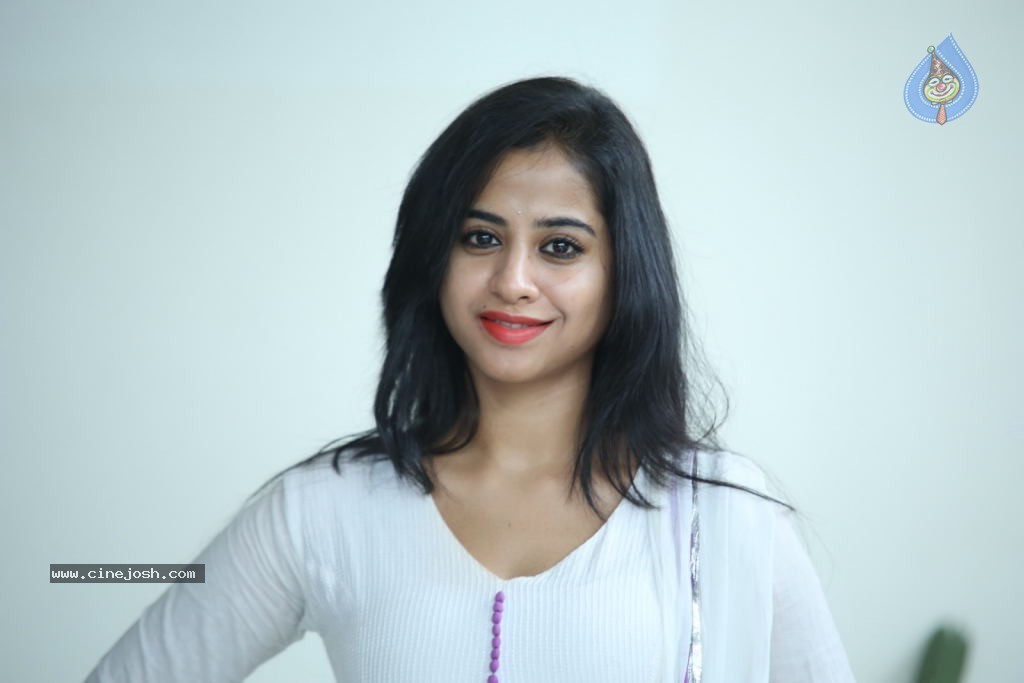 Swathi Dixit New Stills - 8 / 62 photos