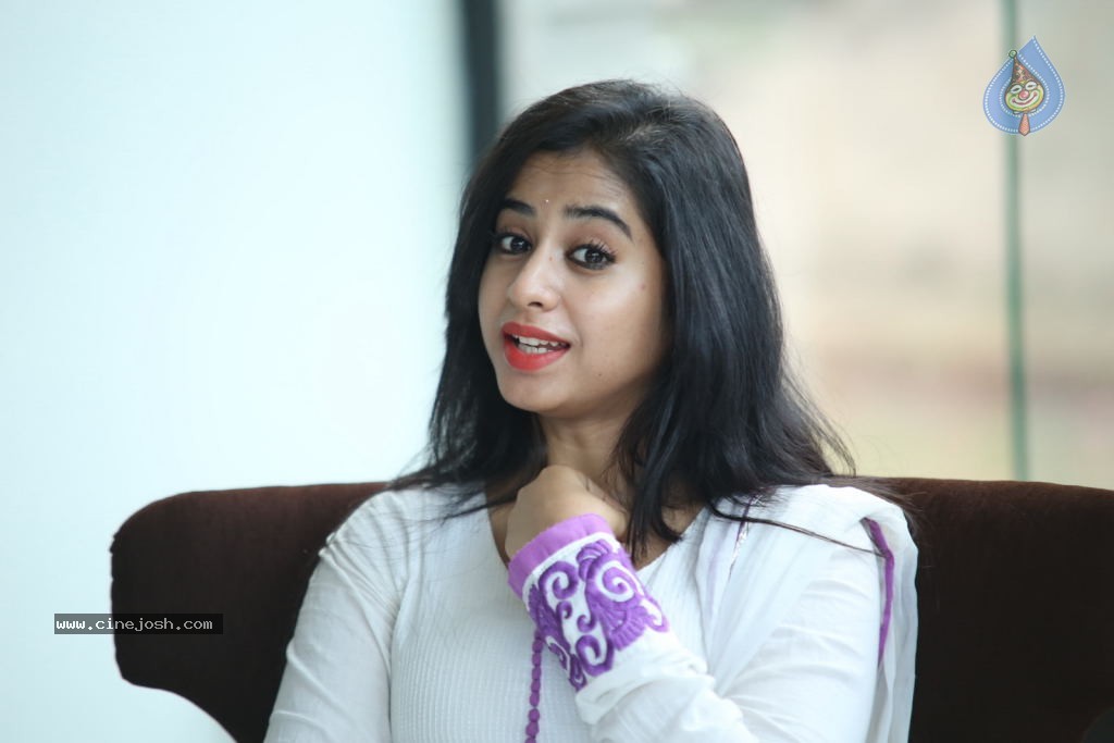 Swathi Dixit New Stills - 22 / 62 photos