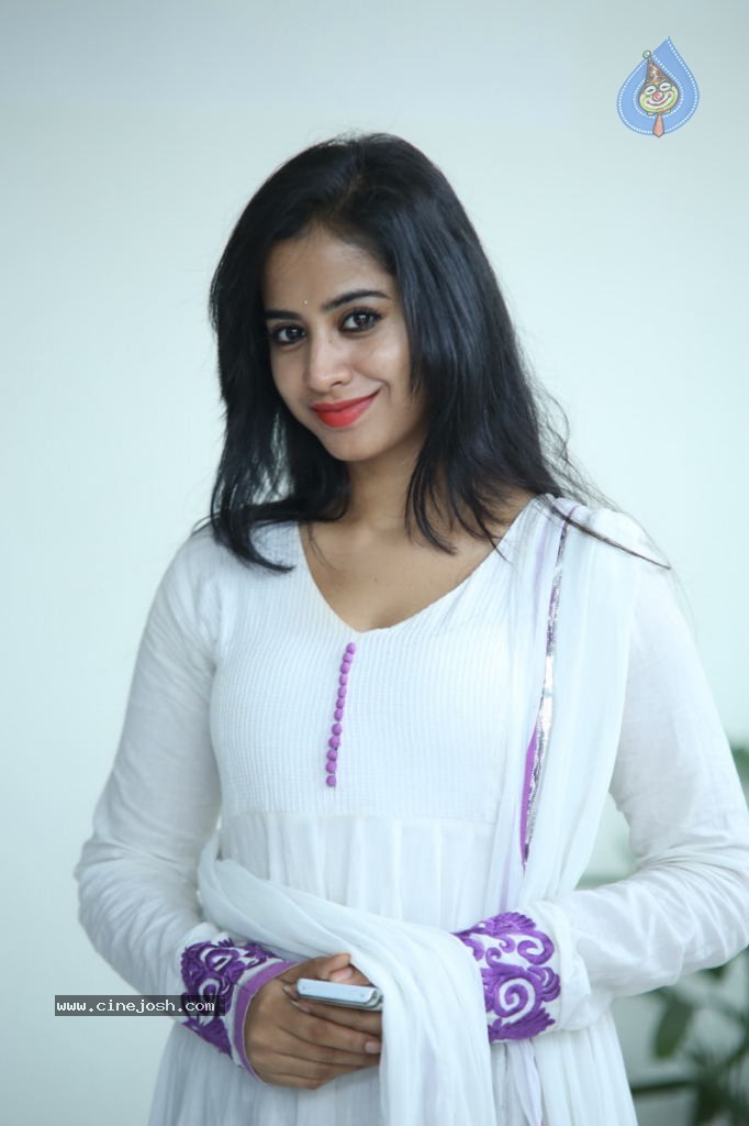 Swathi Dixit New Stills - 24 / 62 photos