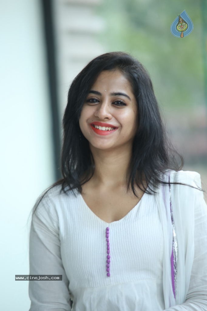 Swathi Dixit New Stills - 26 / 62 photos