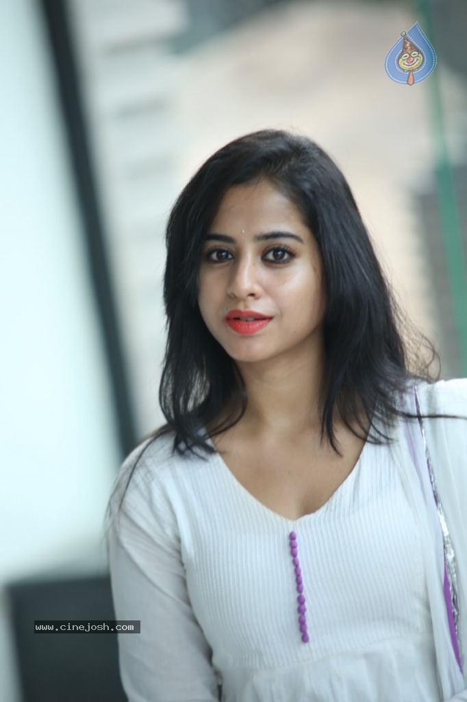 Swathi Dixit New Stills - 33 / 62 photos