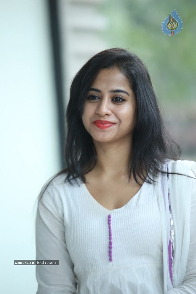 Swathi Dixit New Stills - 37 / 62 photos