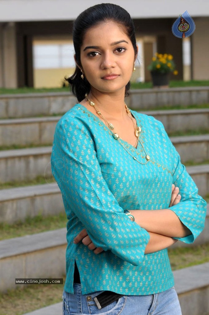 Swathi Latest Stills - 10 / 32 photos