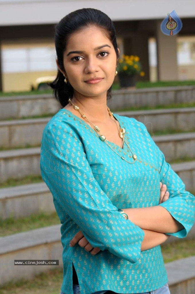 Swathi Latest Stills - 17 / 32 photos