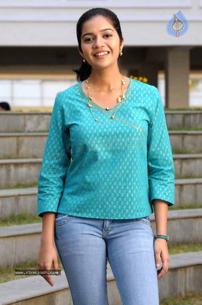 Swathi Latest Stills - 21 / 32 photos