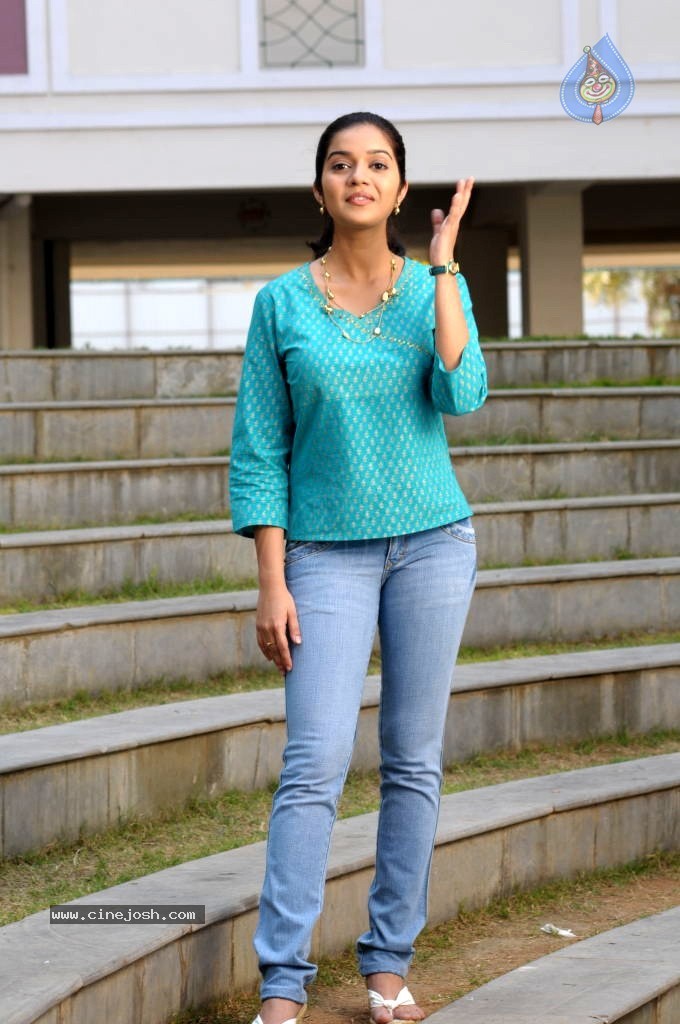 Swathi Latest Stills - 28 / 32 photos