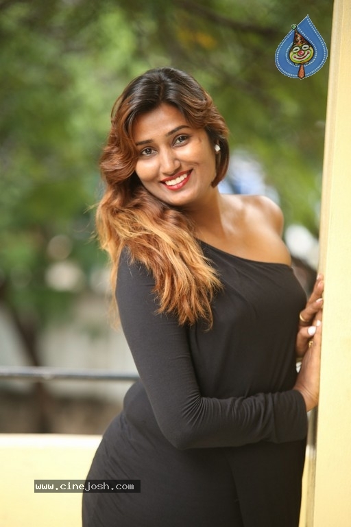 Swathi Naidu New Pics - 12 / 32 photos