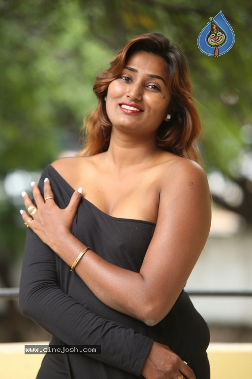 Swathi Naidu New Pics - 14 / 32 photos