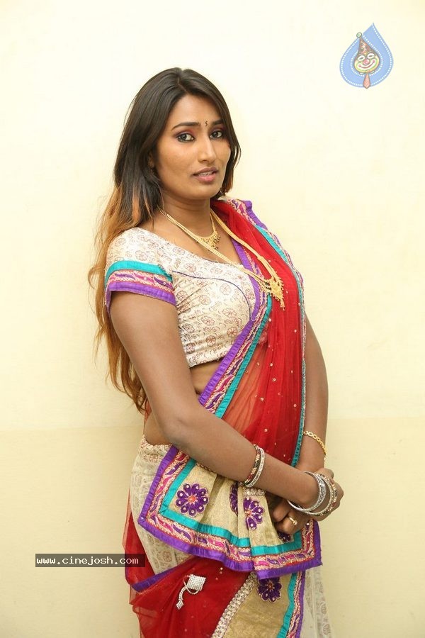 Swathi New Pics - 23 / 49 photos