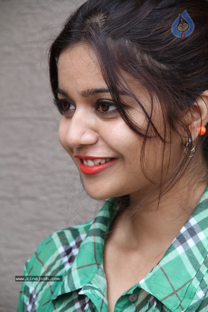 Swathi New Pics - 15 / 104 photos