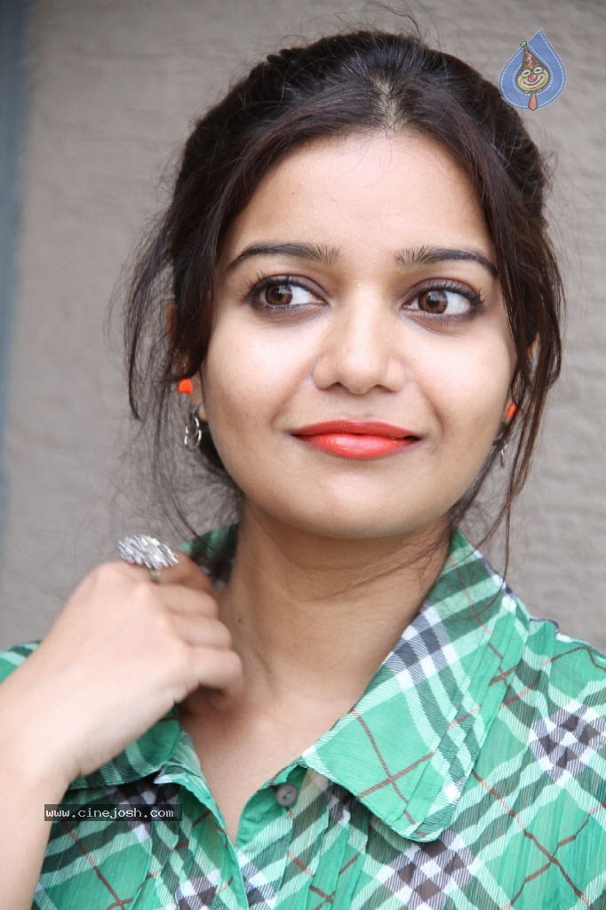 Swathi New Pics - 18 / 104 photos