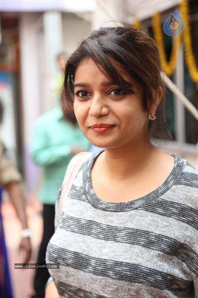 Swathi New Stills - 3 / 17 photos