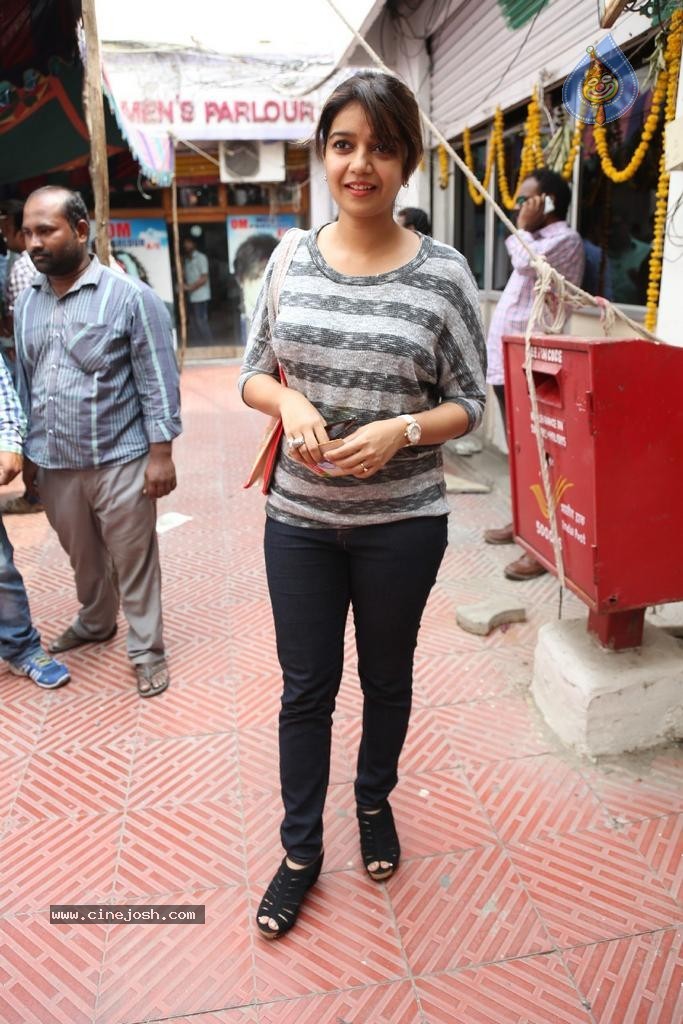 Swathi New Stills - 11 / 17 photos