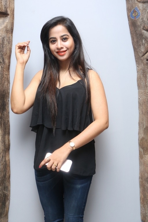 Swati Dixit Latest Gallery - 12 / 26 photos