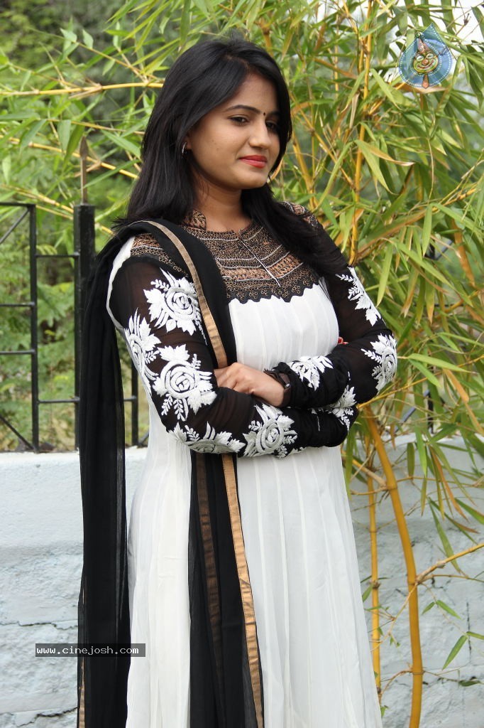 Swetha Stills - 19 / 38 photos