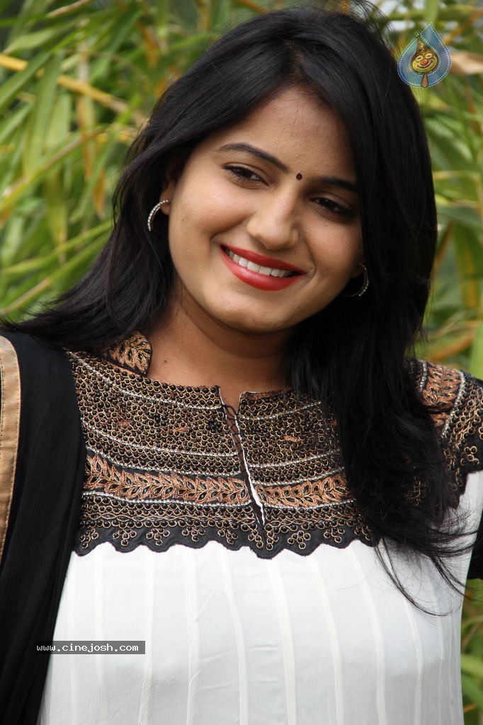 Swetha Stills - 22 / 38 photos