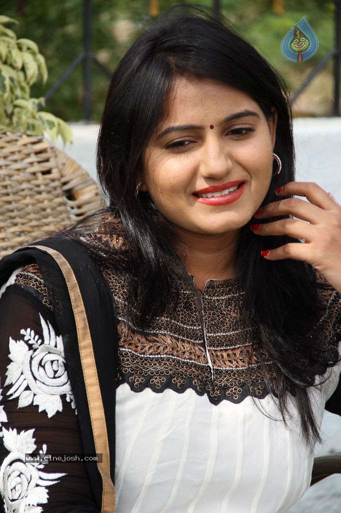 Swetha Stills - 23 / 38 photos