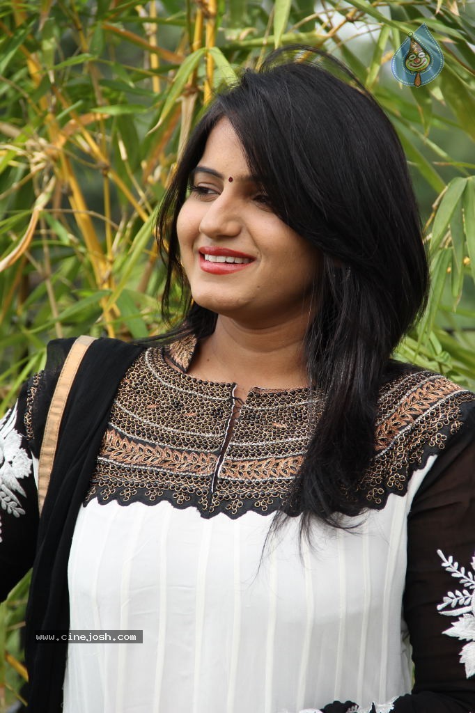 Swetha Stills - 24 / 38 photos