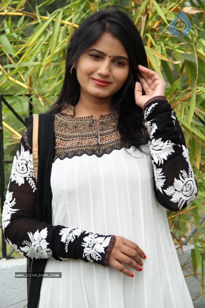 Swetha Stills - 32 / 38 photos