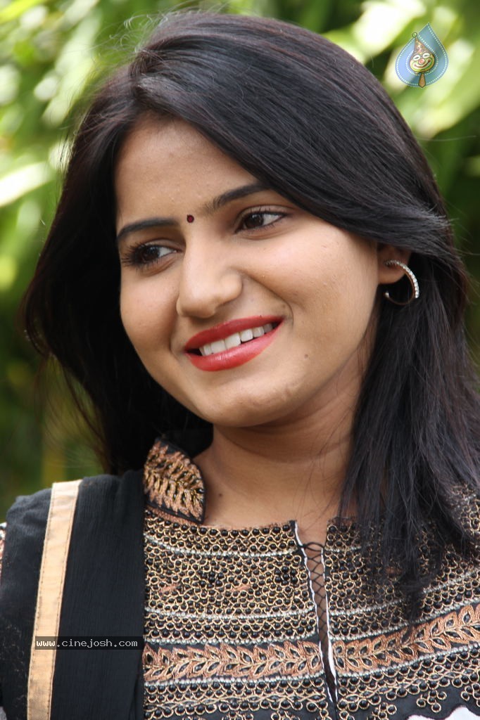 Swetha Stills - 33 / 38 photos
