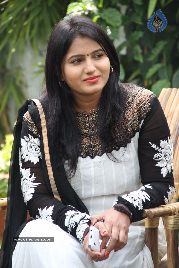 Swetha Stills - 34 / 38 photos