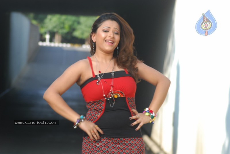 Swetha Basu Prasad - Kalavar King - 1 / 88 photos