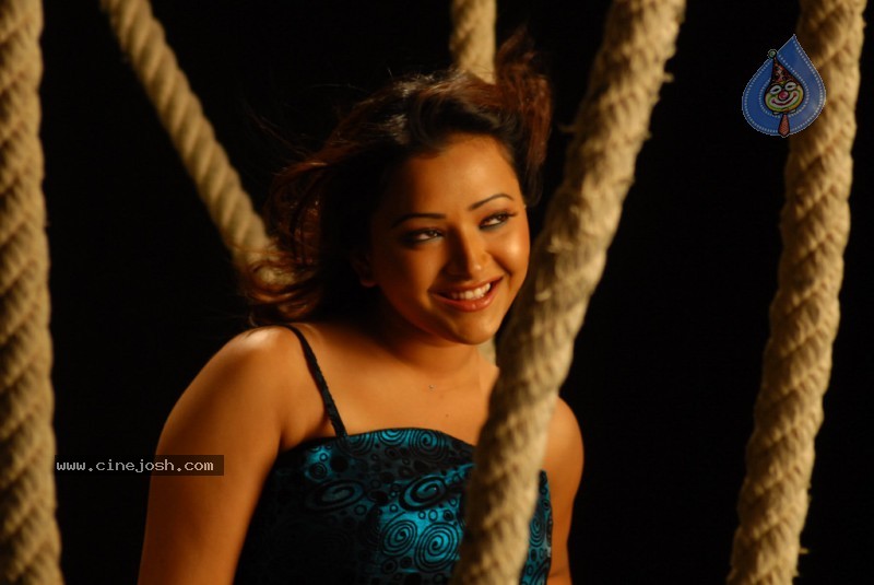 Swetha Basu Prasad - Kalavar King - 81 / 88 photos