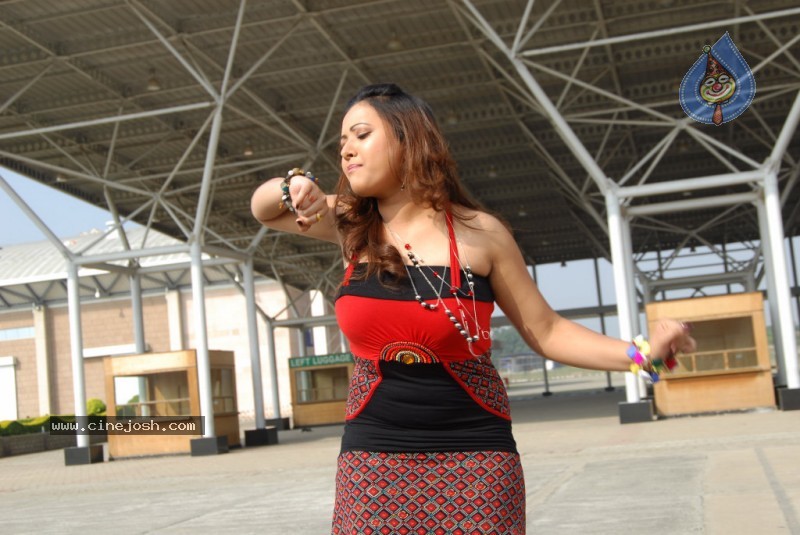 Swetha Basu Prasad - Kalavar King - 88 / 88 photos