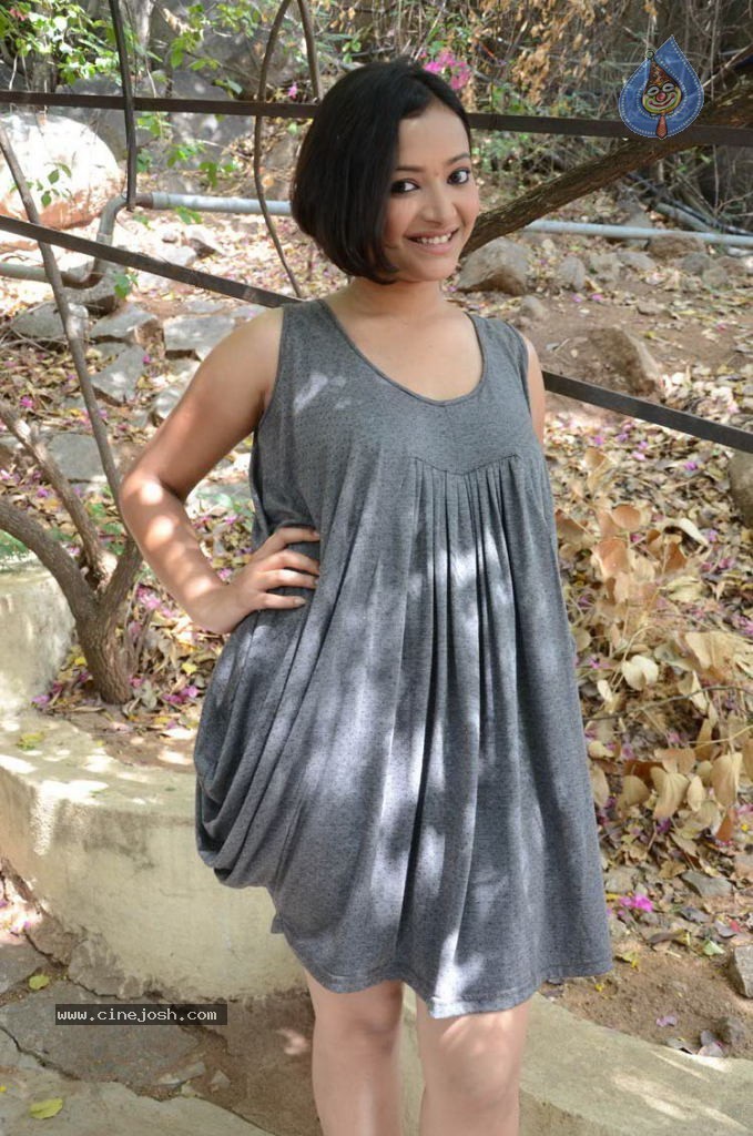 Swetha Basu Prasad Hot Photos - 2 / 76 photos