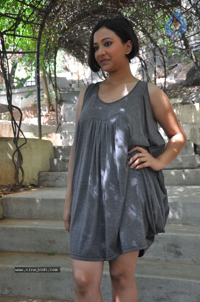 Swetha Basu Prasad Hot Photos - 23 / 76 photos