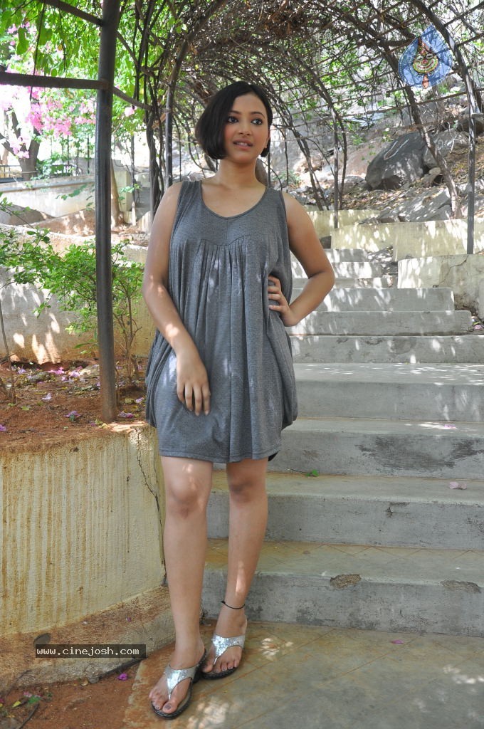 Swetha Basu Prasad Hot Photos - 31 / 76 photos