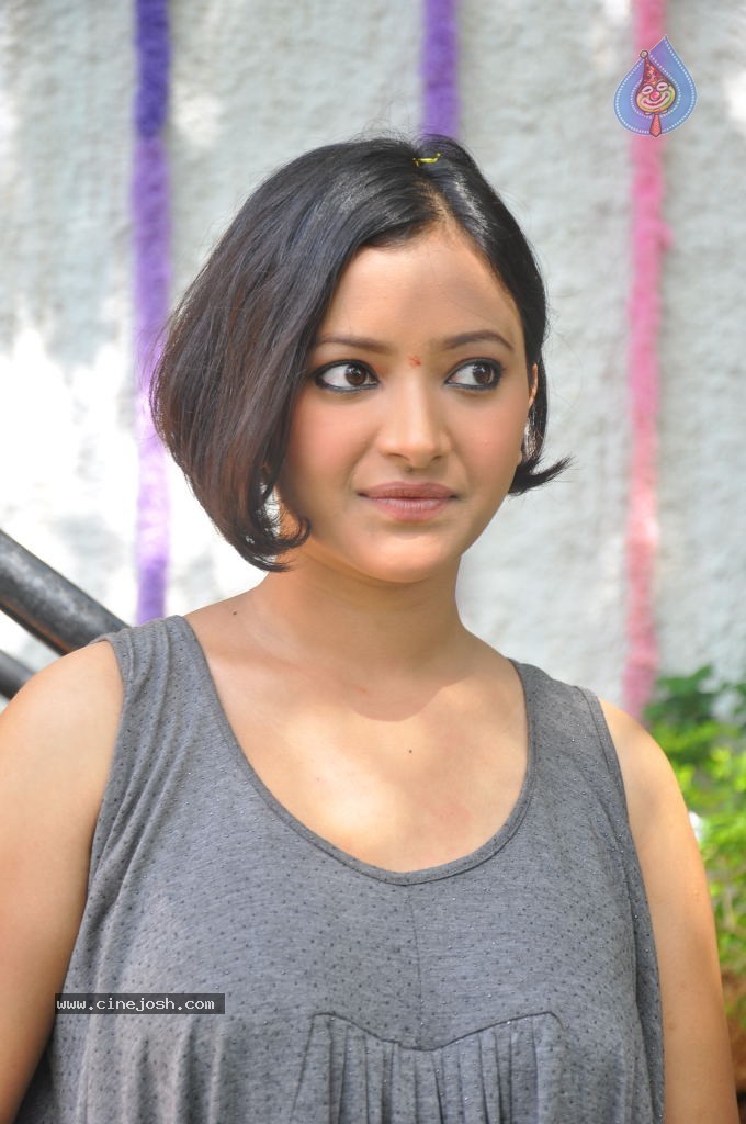 Swetha Basu Prasad Hot Photos - 65 / 76 photos