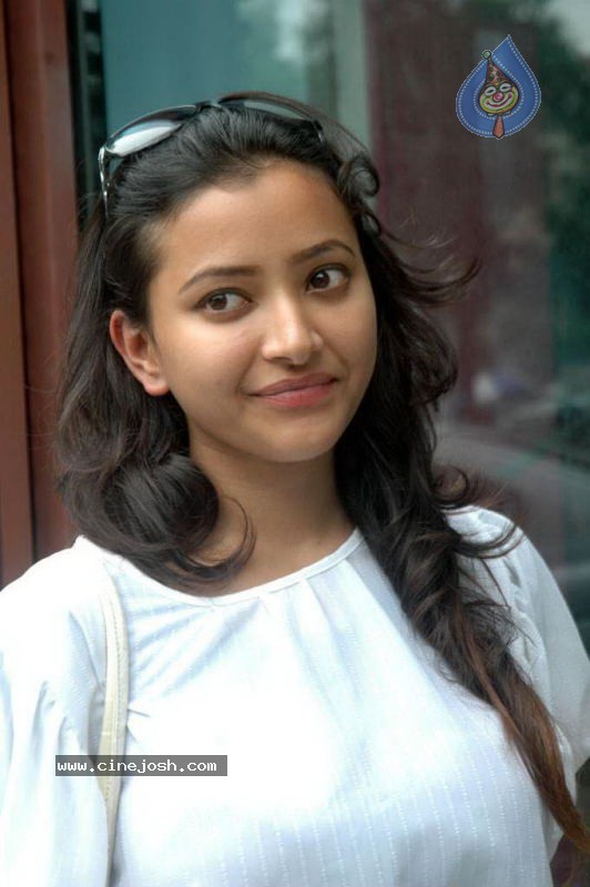 Swetha Basu Prasad Latest Photos - 8 / 46 photos