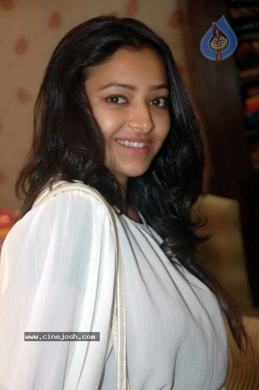 Swetha Basu Prasad Latest Photos - 18 / 46 photos