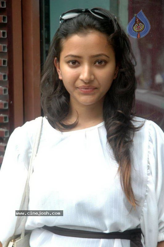 Swetha Basu Prasad Latest Photos - 23 / 46 photos