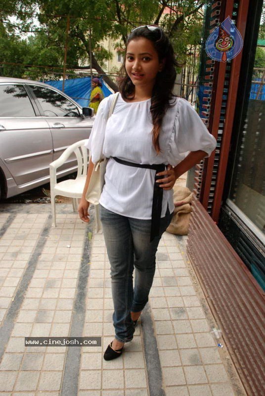 Swetha Basu Prasad Latest Photos - 27 / 46 photos
