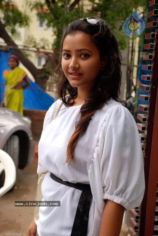 Swetha Basu Prasad Latest Photos - 36 / 46 photos