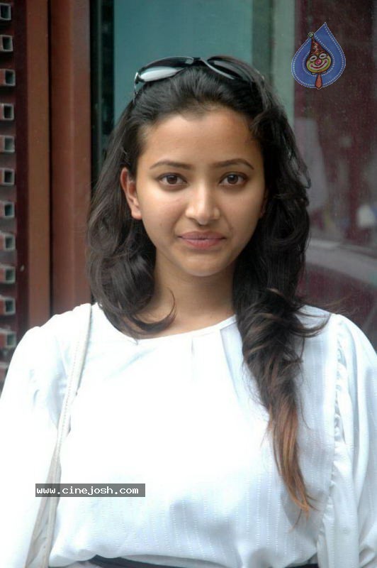 Swetha Basu Prasad Latest Photos - 45 / 46 photos