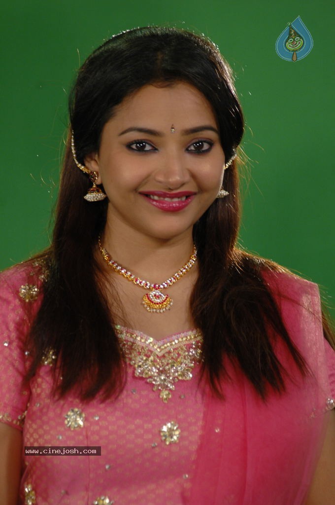 Swetha Basu Prasad Latest Photos - 7 / 51 photos