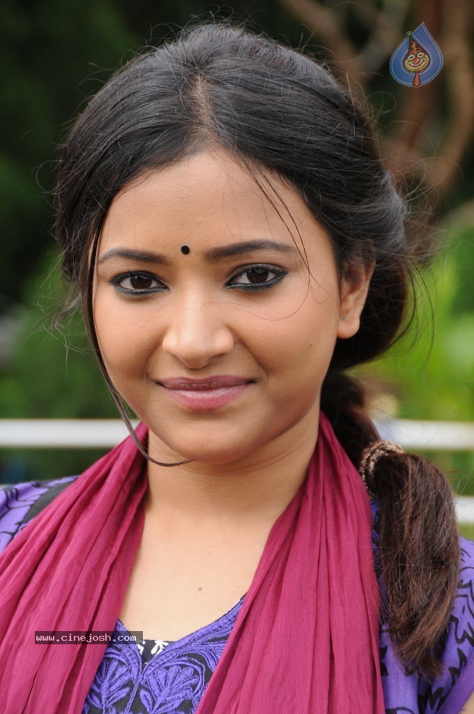 Swetha Basu Prasad Latest Photos - 9 / 51 photos