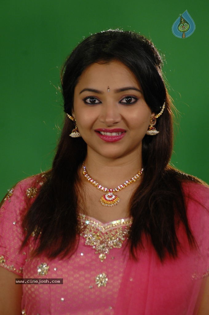 Swetha Basu Prasad Latest Photos - 16 / 51 photos