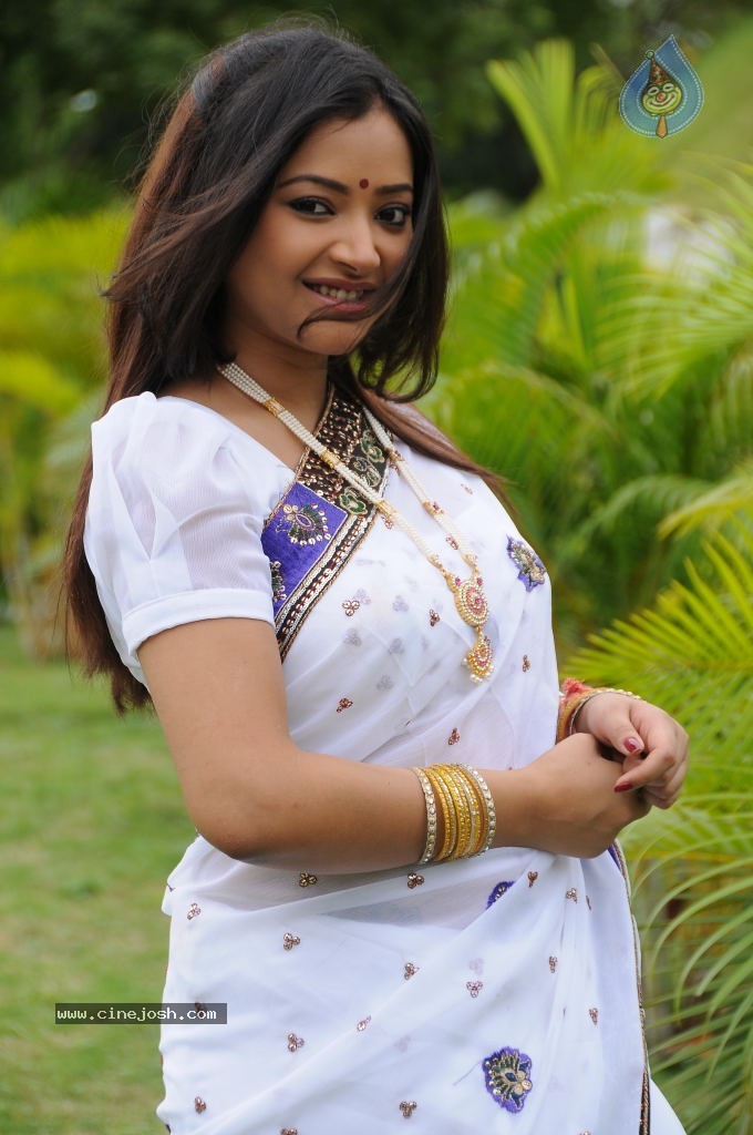 Swetha Basu Prasad Latest Photos - 24 / 51 photos