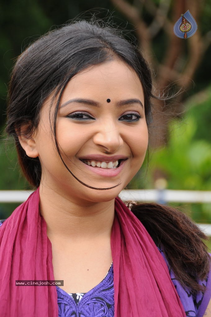 Swetha Basu Prasad Latest Photos - 26 / 51 photos